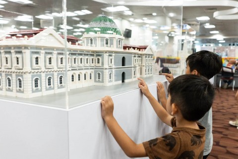 Building History: Monuments in Bricks & Blocks