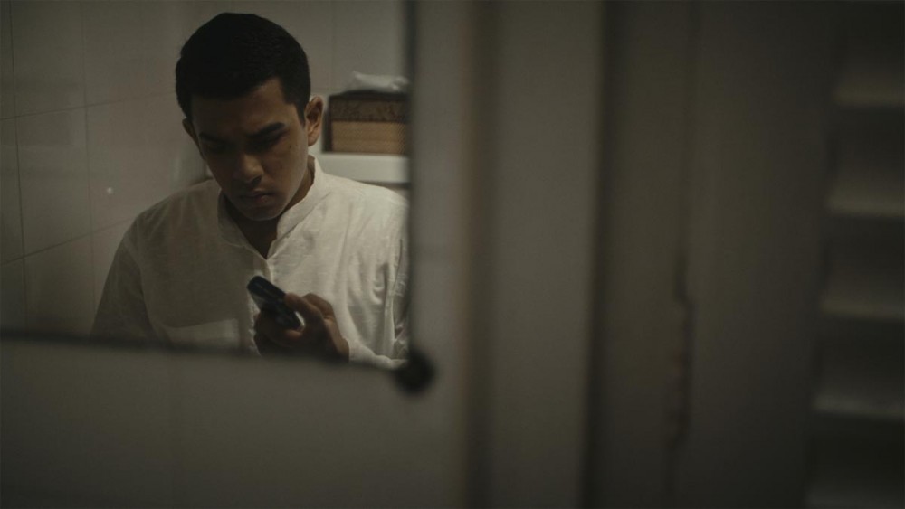 11 review sentiments of space reading between the frames of singaporean director don aravinds films 03