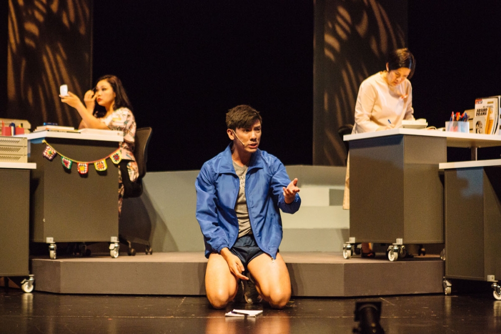 11 20170413 review those who cant teach draws back the curtains to reveal ironies and sacrifices 02