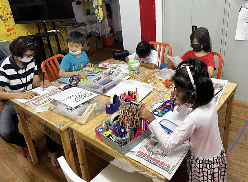 children drawing